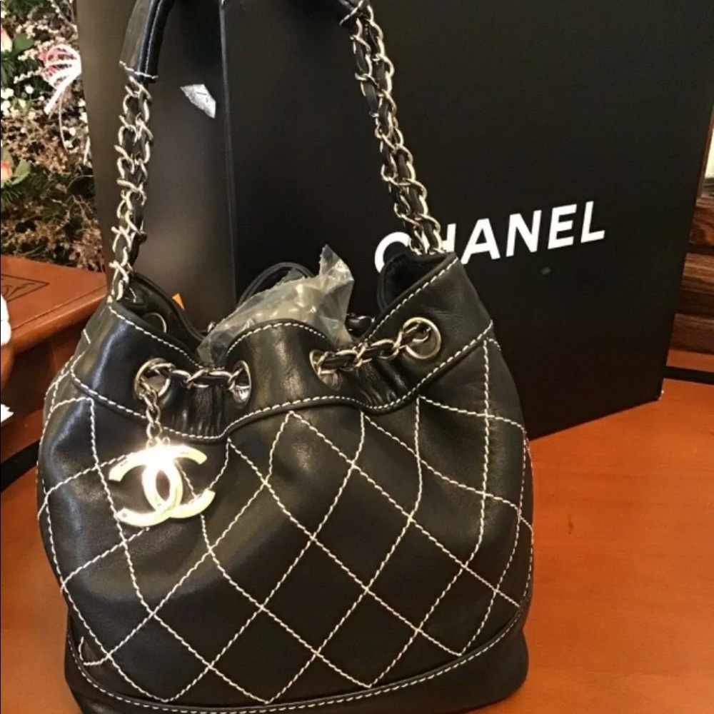 Chanel Bucket Bag - Picture 3 of 11
